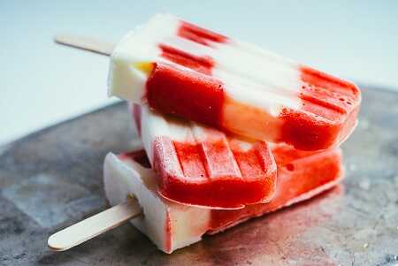 Strawberries and Sour Cream Popsicles Recipe