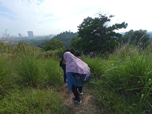 hiking di sireh park