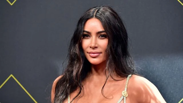 Kim Kardashian revoluciona Instagram con su nueva línea de trajes de baño