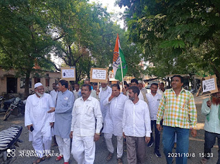 बड़े पेट्रोल-डिजल एवं गैस सिलेण्डरों के दामो को लेकर ब्लाॅक कांग्रेस कमेटी धरमपुरी ने सौपा ज्ञापन