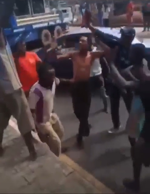 Pathetic! SARS official shoots youth dead in Osogbo (video)