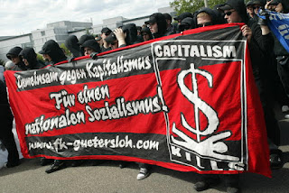 Neo-Nazilerin, kapitalizm karşıtı bir gösterisi: "Kapitalizm Öldürür."