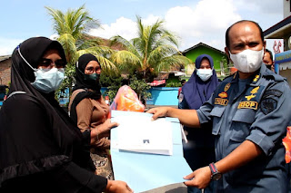 KSOP Panjang Serahkan BST dan SKK Pada Nelayan dan Pelaut Tradisional di Hari Ibu