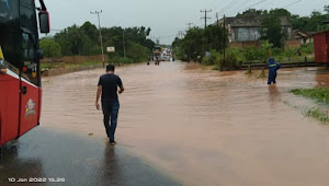 Kawasan Pondok Meja Muaro Jambi Macet Total, Akibat Jalan Terendam Banjir