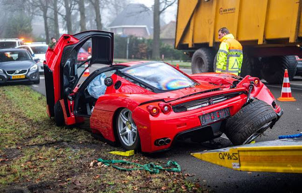 Une Ferrari Enzo détruite aux Pays-Bas - © European Carshots