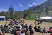 Satgas Mobile Raider 300 Siliwangi Rapat Panitia Natal Gereja Korintus Mayuberi Papua