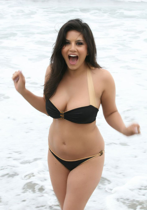 Sunny Leone Sexy Bikini Photos