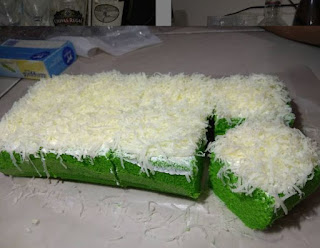 Cara Membuat Kue Bolu dan Hiasannya