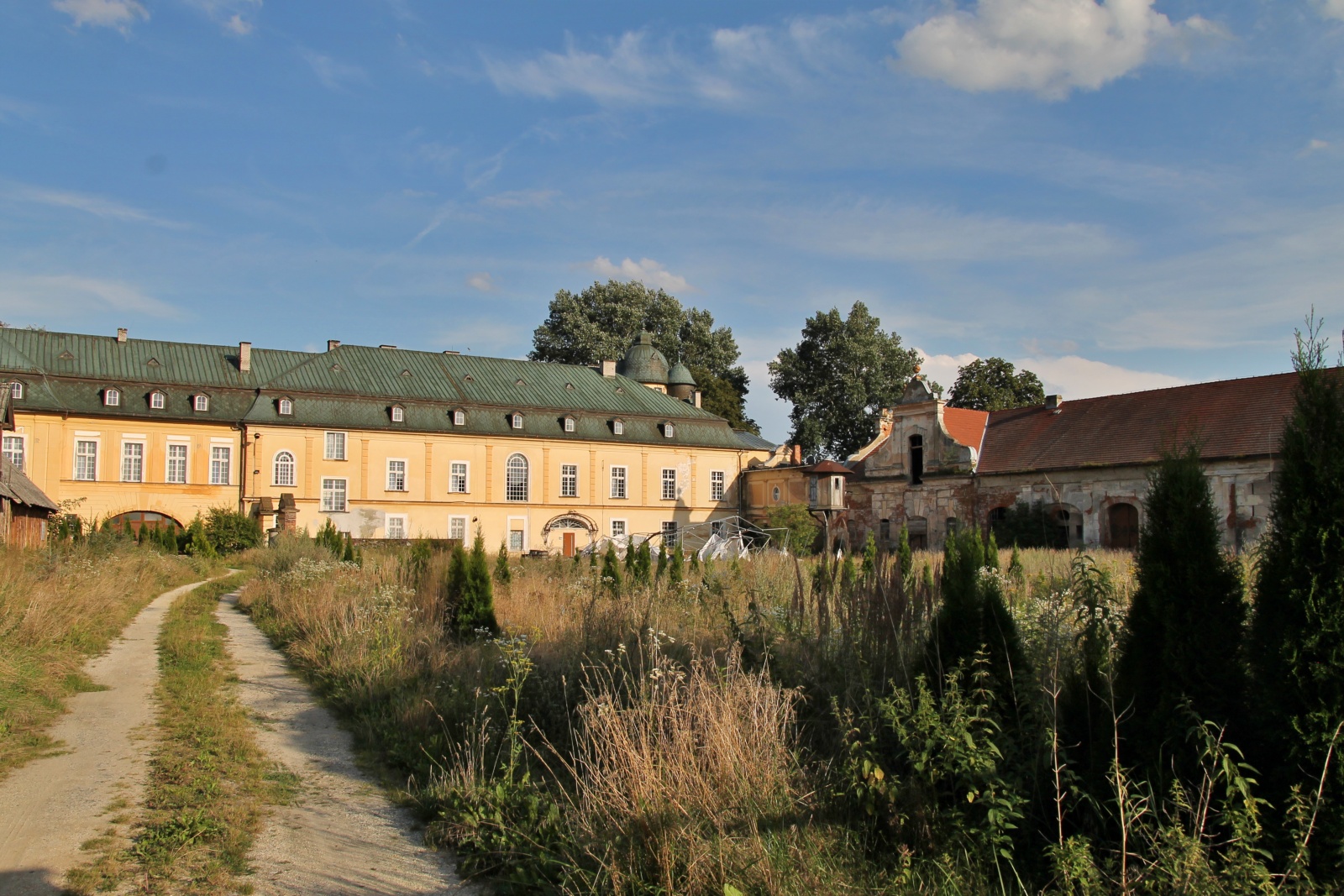 Pozostałości po hotelu w Pałacu w Żelaźnie