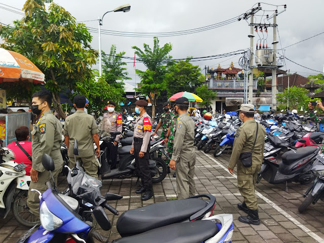    Tim Yustisi Bina 4 Orang Pelanggar Prokes di Pasar Tumpah