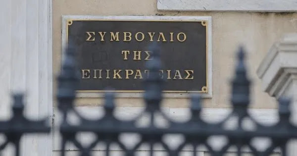 Κοκαΐνη βρέθηκε στο σπίτι του αντιπροέδρου του ΣτΕ Π.Ευστρατίου - Τρεις αλλοδαποί λένε ότι την εμπορεύονται από αυτόν