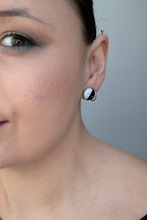 Boucles d'oreilles imitation marbre noir et blanc polymère stenna bijoux puces serties