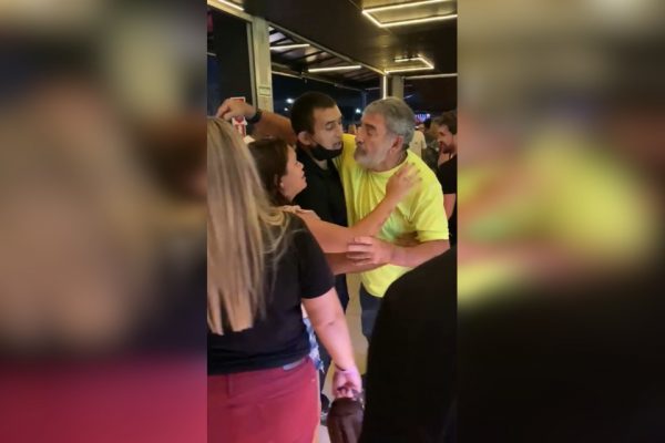 Deputado se recusa a pagar conta em restaurante