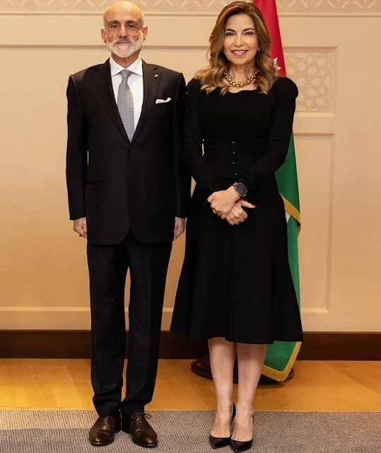 Queen Rania wore a new Anthea lavender silk-satin shirt. Princess Ghida Talal and Princess Raiyah Bint Al Hussein