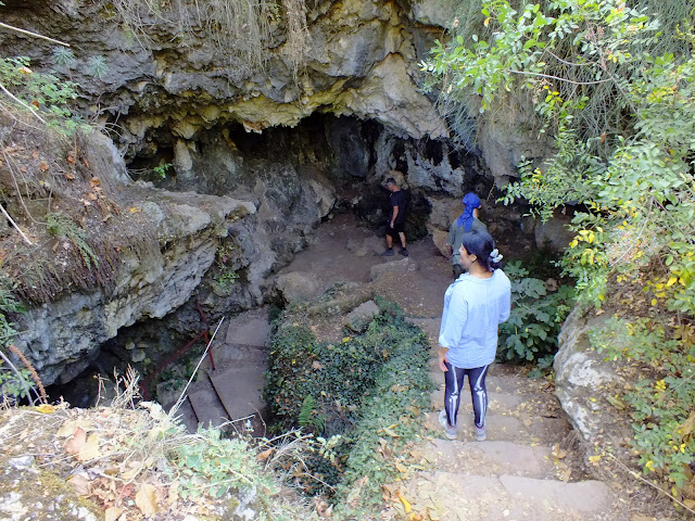 Вход в пещеру в Гедельме