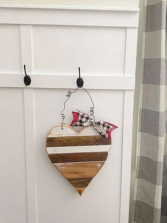 pallet heart on hook