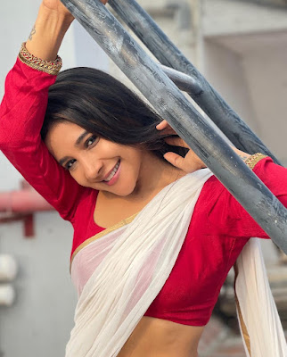 Actress Sakshi Agarwal Saree Photoshoot Gallery