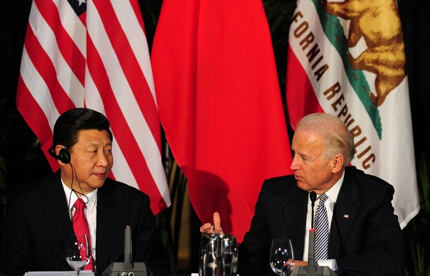 Joe Biden con Xi Jinping durante una reunión de gobernadores en Los Ángeles en 2012 en California. Foto: AFP / Frederic J Brown