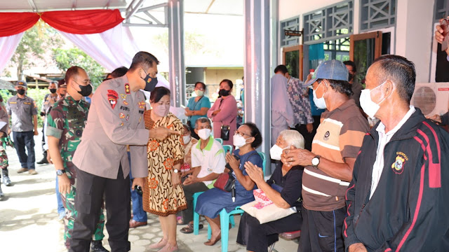 Tinjau vaksinasi di Poso, Kapolda Sulteng : Capaian vaksin lansia terus kita kejar