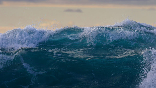 Wallpaper HD Sea Beautiful Big Waves