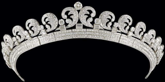 halo scroll tiara cartier diamond queen elizabeth united kingdom