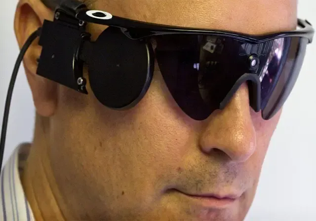 تهدف تقنية Bionic eye إلى مساعدة المكفوفين على الرؤي