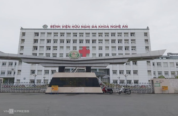 Bệnh viện Nghệ An phong tỏa 8 khoa