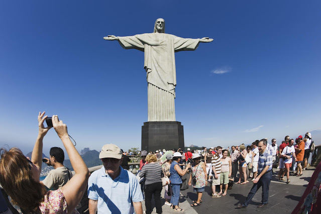 estátua do Cristo Redentor, no morro do Corcovado, no Rio de Janeiro, Brasil.