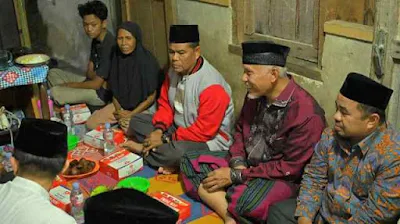 Gubernur Mahyeldi Salurkan Bantuan Rehab Rumah untuk Keluarga Doni Gusriadi di Sungai Kambut Dharmasraya