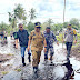Plt Bupati Asmar Kunjungi Warga Terdampak Banjir di Dua Kecamatan di Meranti.