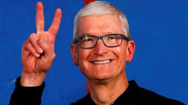 CEO Apple Tim Cook menghadiri Premiere "Ted Lasso" Musim 2 Apple di Pacific Design Center pada 15 Juli 2021 di West Hollywood, California.