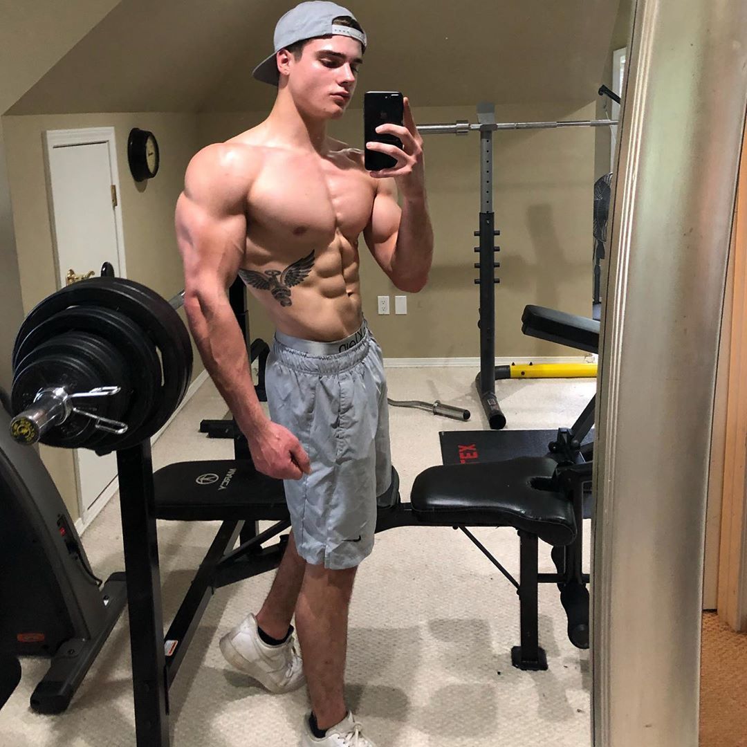 classic-cocky-muscle-bro-strong-swole-shirtless-fit-bad-boy