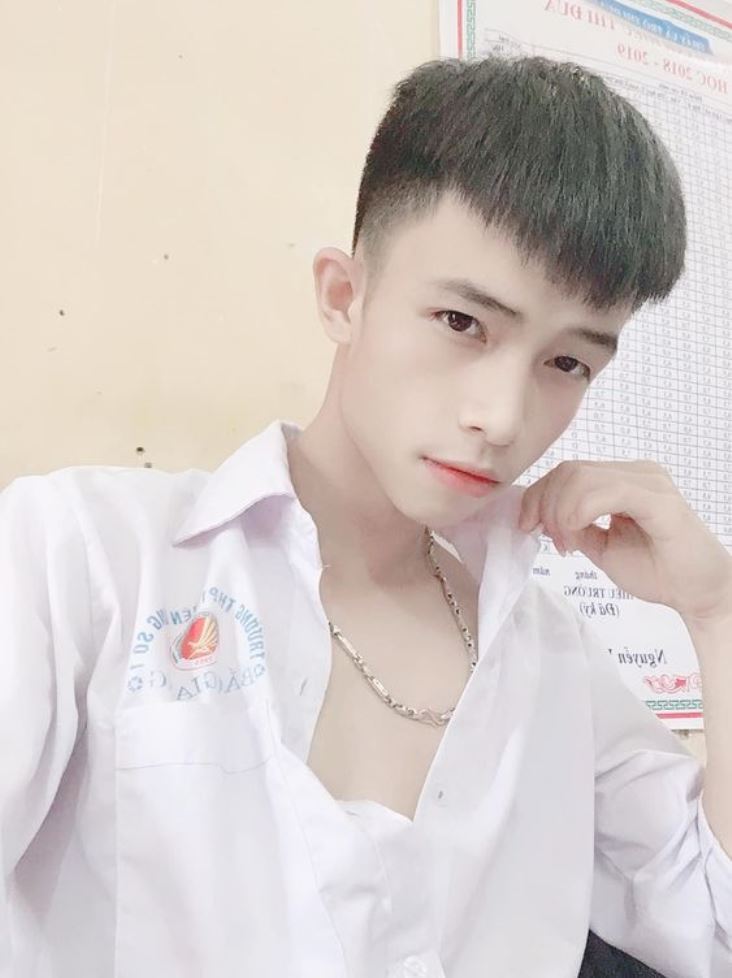 Với nụ cười ngọt ngào và vẻ ngoài dễ thương, cô gái trong bức hình này chắc chắn sẽ làm cho trái tim bạn tan chảy. Hãy chiêm ngưỡng hình ảnh này để cảm nhận sự khích lệ và niềm vui trong cuộc sống!