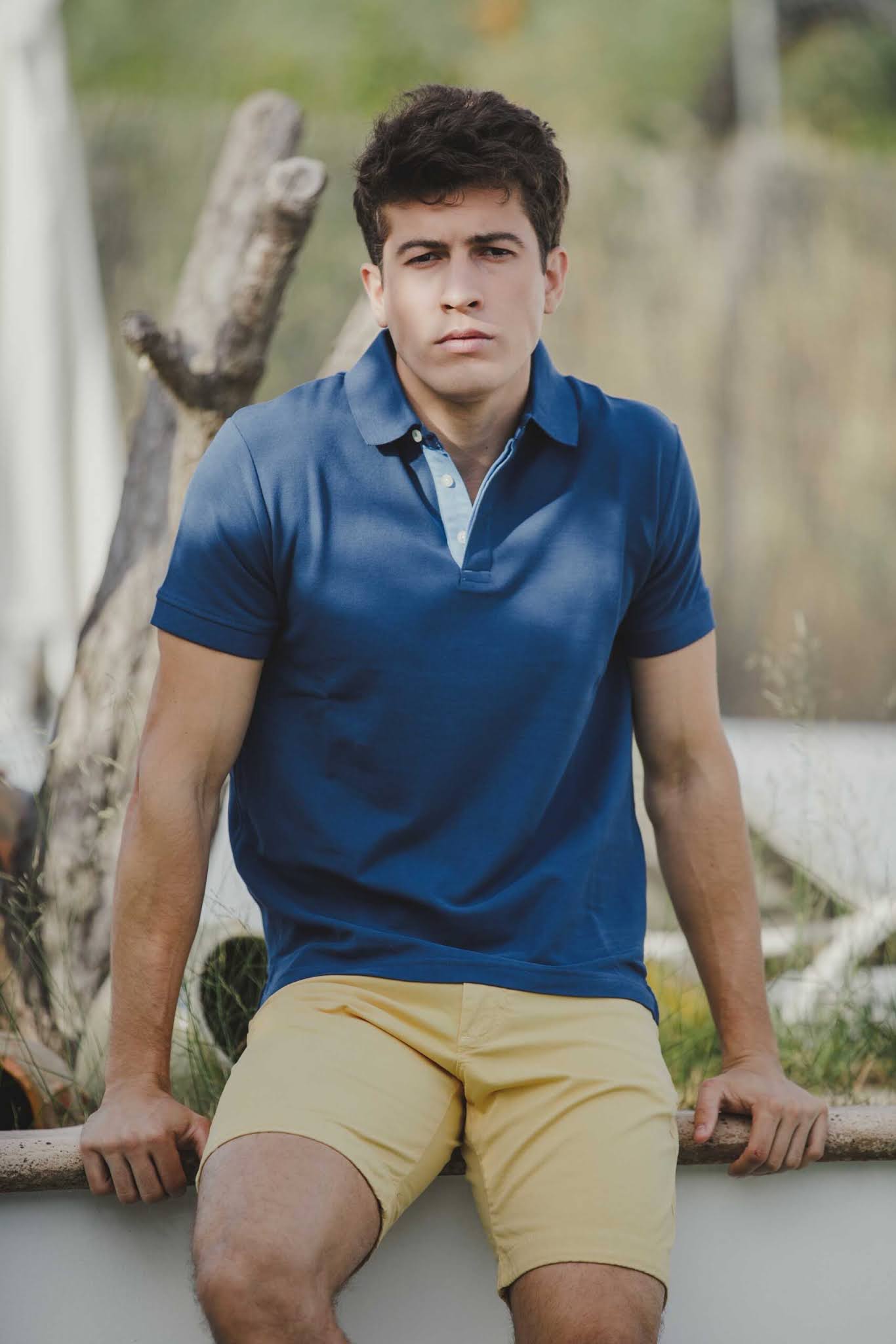 Polo Azul con bermudas