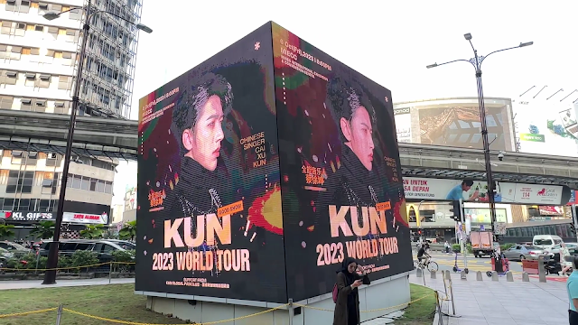 fans support ad, lot 10 led billboard, In front H&M Lot 10 KL digital billboard, KL digital outdoor ads, Kuala Lumpur digital billboard, KL LED Ads,