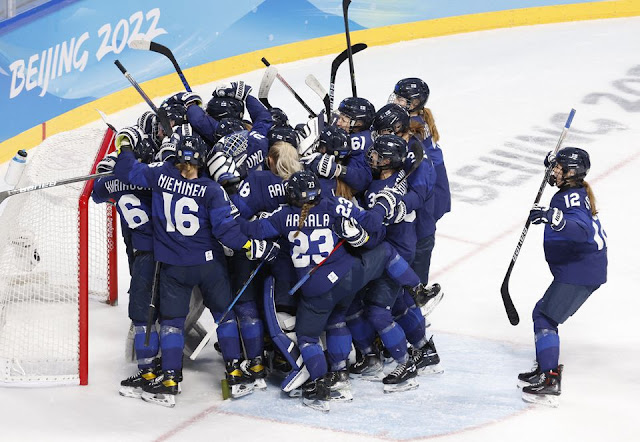 Canadá e Estados Unidos goleiam na estreia do Hóquei no gelo masculino -  Surto Olímpico