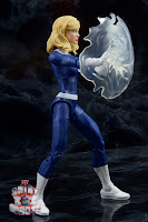 Marvel Legends Retro Invisible Woman 27