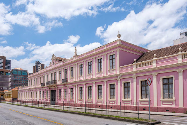 Antigo Edifício das Secretarias (atual Ministério Público do Paraná) na Av. Mal. Floriano Peixoto