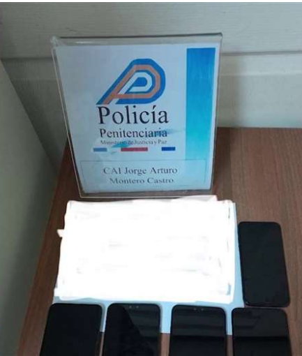 Costa Rica: Mujer ocultó en sus senos cinco celulares para meterlos a la cárcel