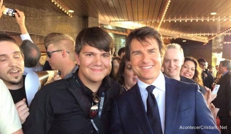 Dylan Novak evangeliza a Tom Cruise