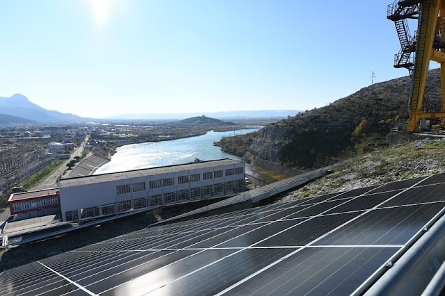 Photovoltaic pannels on the dam of Vau i Dejes