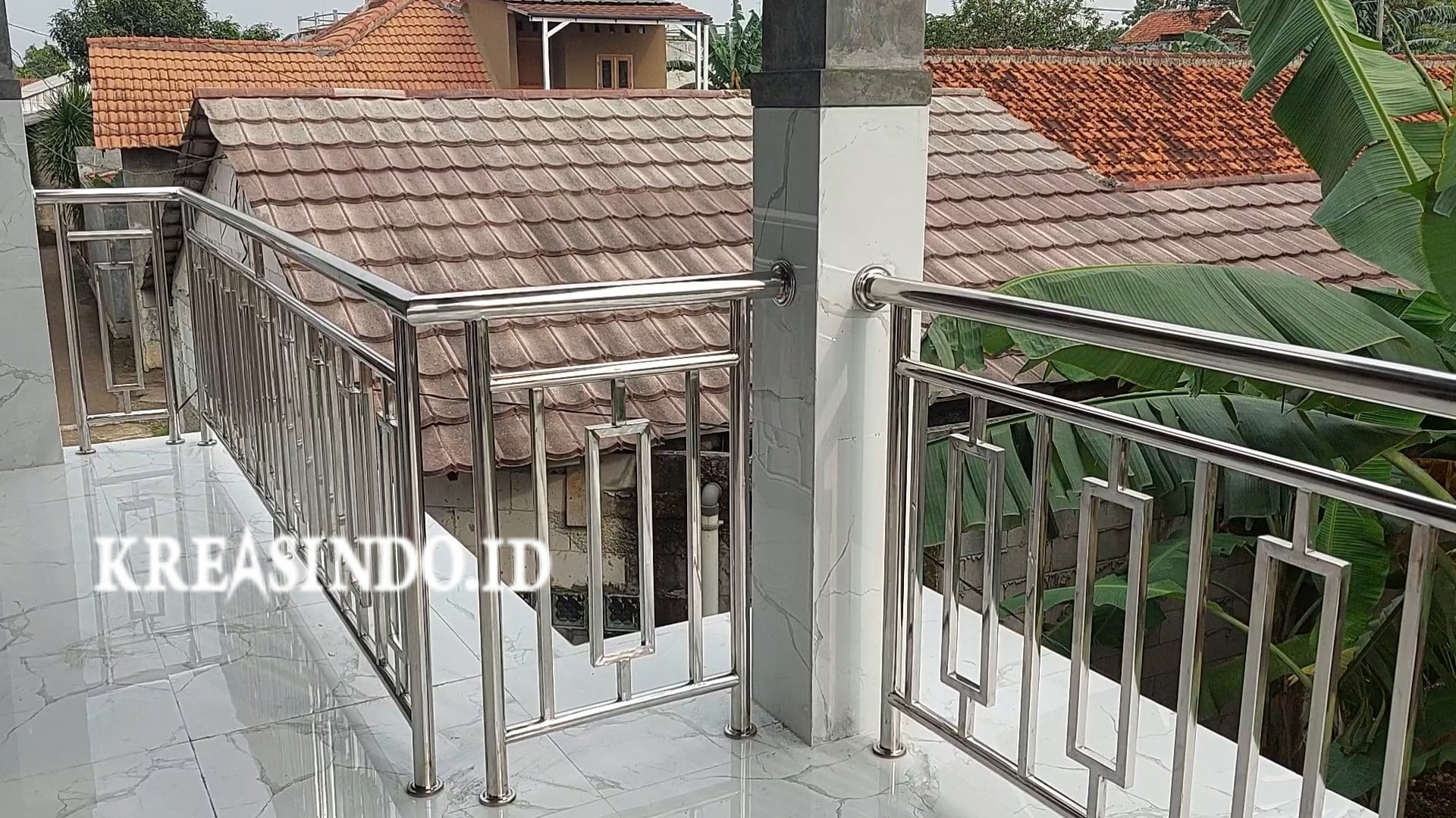 Railing Balkon Stainless Keren Ini Terpasang di Rumah Bpk Hendy di Kalimulya Depok