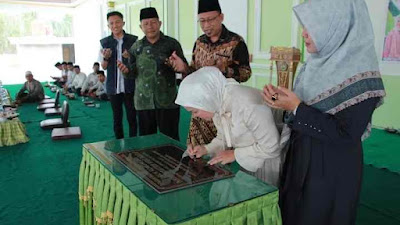 Hj.Ir. Sri Melyana Anggota DPR RI Komisi IX Fraksi Partai Gerindra Resmikan BLK di Pondok Pesantren Nurul Hidayah.