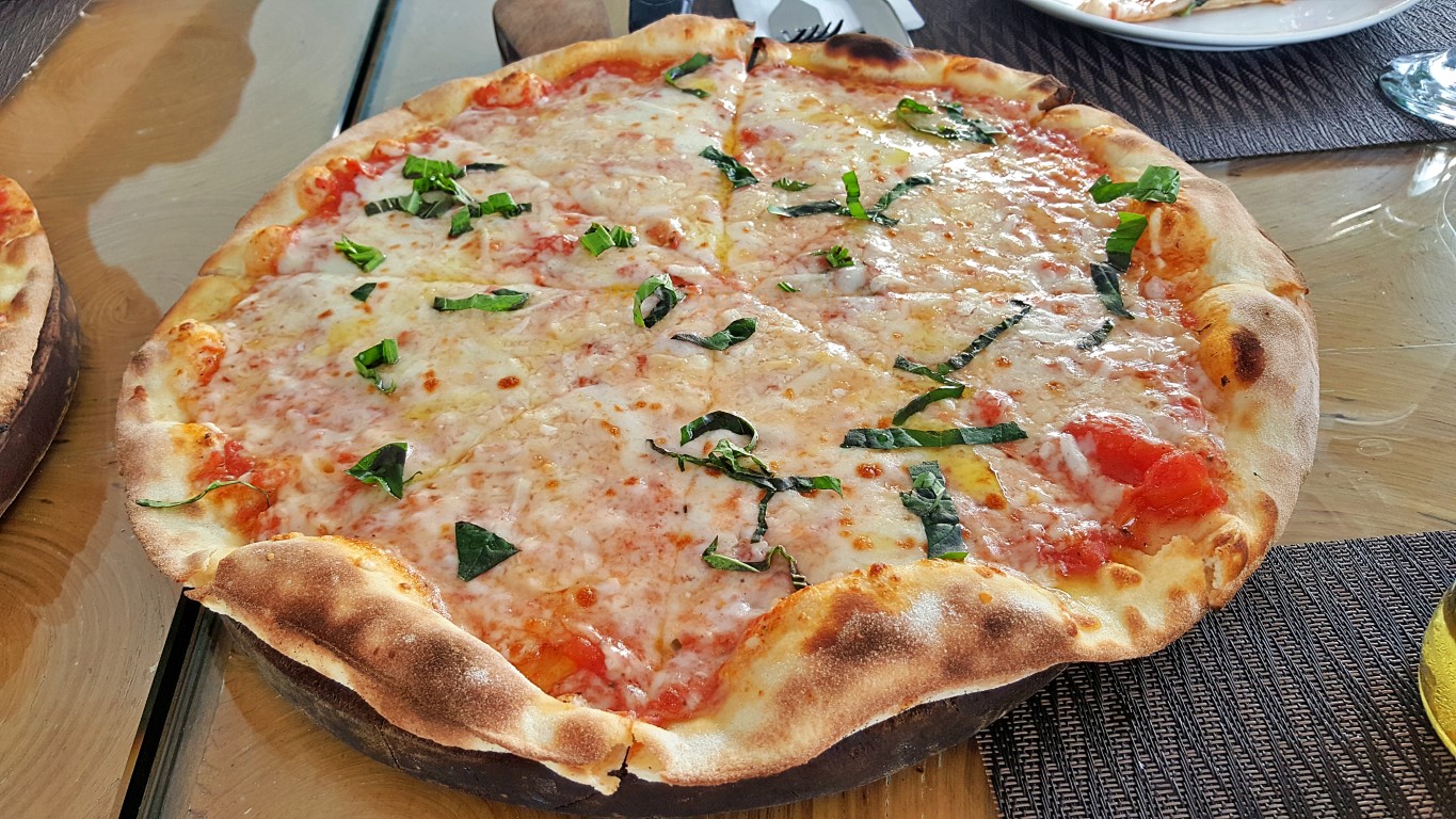 pizza at Pasqualino's Restorante Italiano, Sta. Rita, Samar