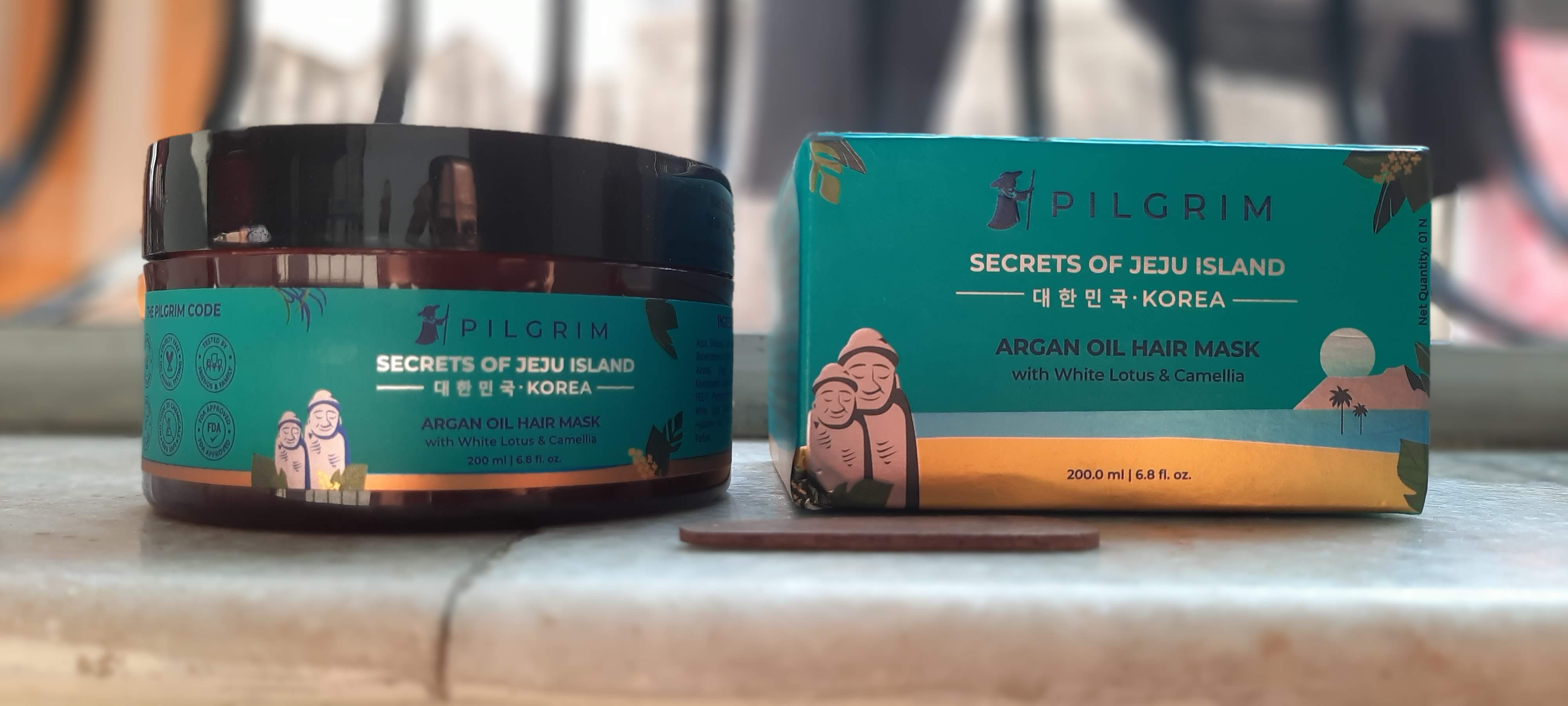 Pilgrim Argan oil Hair mask with camellia and white lotus extract comes in a nice turquoise blue packaging with a wooden spatula. HAIRCARE PRODUCT REVIEW  SKINCHEMSCIENCES