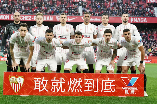 SEVILLA F. C. Temporada 2021-22. Dmitrovic, Ivan Rakitic, Joan Jordán, Fernando, Rekik, Rafa Mir. Lucas Ocampos, Tecatito Corona, Marcos Acuña, Gonzalo Montiel, Diego Carlos. SEVILLA F. C. 2 REAL CLUB CELTA DE VIGO 2 Sábado 22/01/2022, 18:30 horas. Campeonato de Liga de 1ª División, jornada 22. Sevilla, estadio Ramón Sánchez Pizjuán: 30.059 espectadores (limitación aforo 70%). GOLES: 0-1: 37’, Franco Cervi. 0-2: 40’, Iago Aspas. 1-2: 71’, Papu Gómez. 2-2: 74’, Óliver Torres.