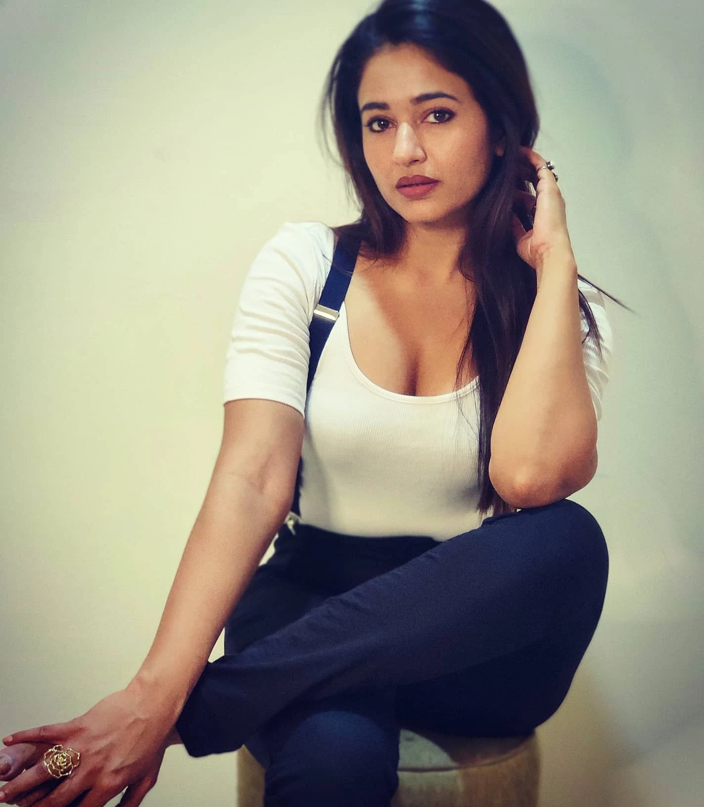 Poonam Bajwa hot and sexy looks | Poonam Bajwa hot latest pictures