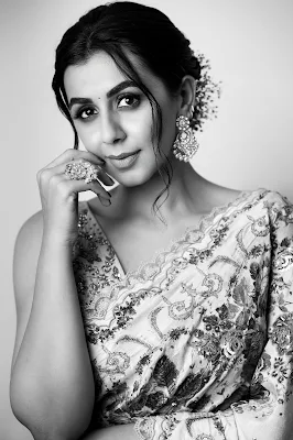Actress Nikki galrani wearing beautiful floral print saree