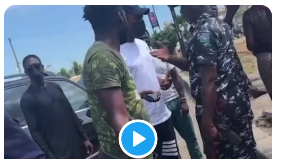 Moment comedian Mr Macaroni confronted police officers who allegedly exported N30k from a boy in Lagos (video)