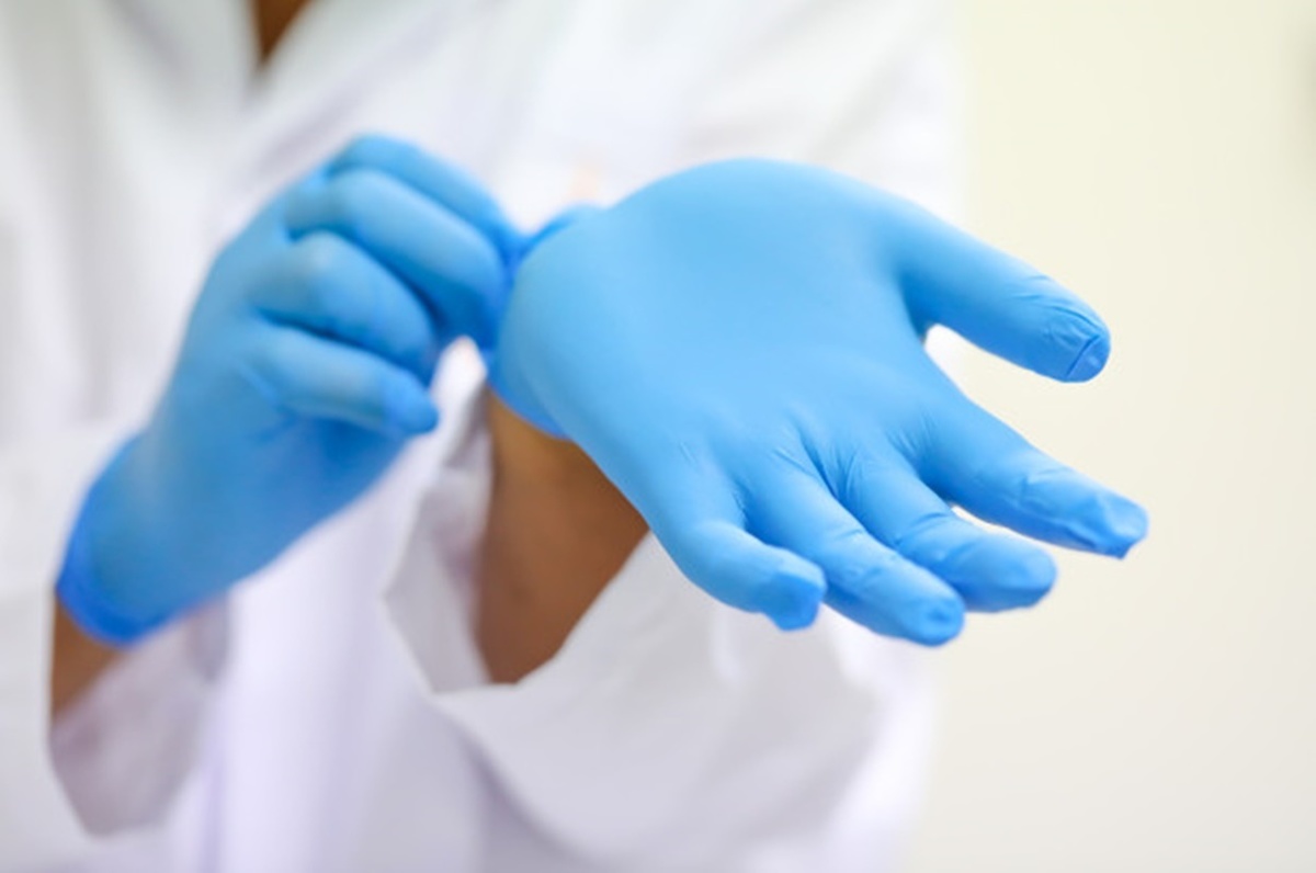 Găng tay y tế màu xanh